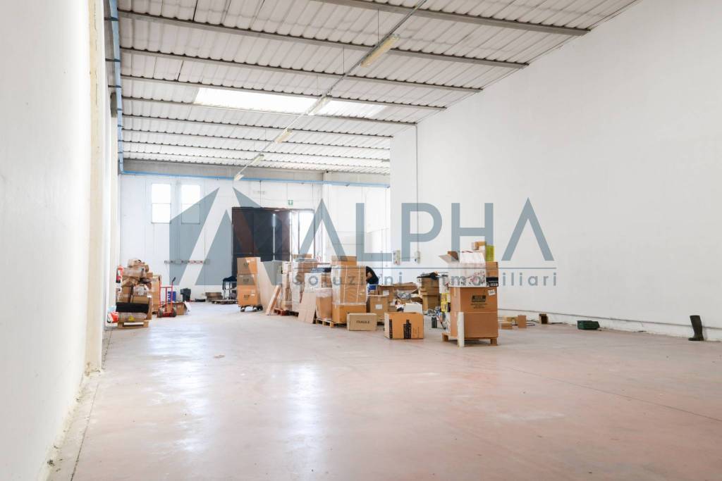 locale commerciale in affitto a Forlì in zona Coriano
