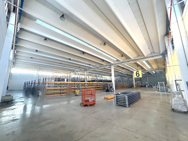 negozio in affitto a Forlì in zona Coriano