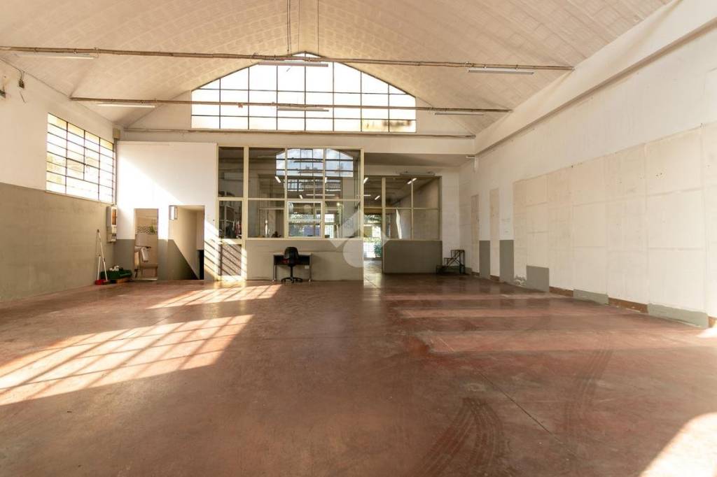 locale commerciale in affitto a Forlì