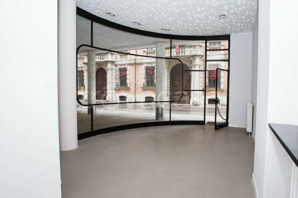 negozio in affitto a Forlì in zona Centro Storico