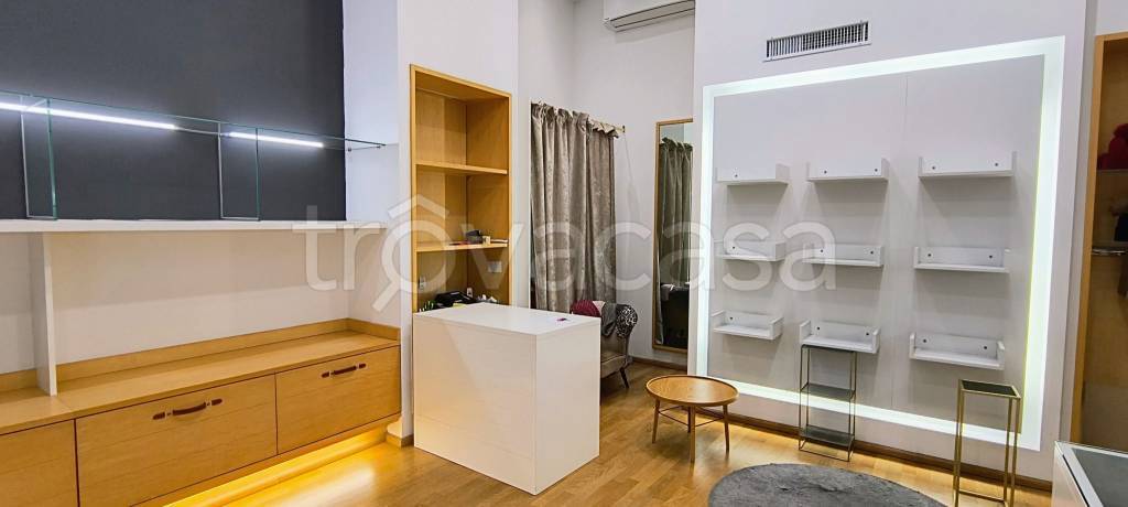 negozio in affitto a Forlì in zona Centro Storico