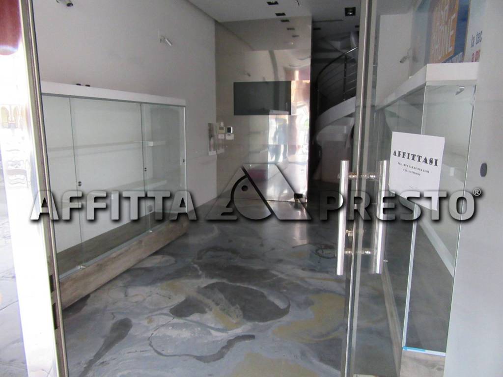 negozio in affitto a Forlì in zona Centro Storico