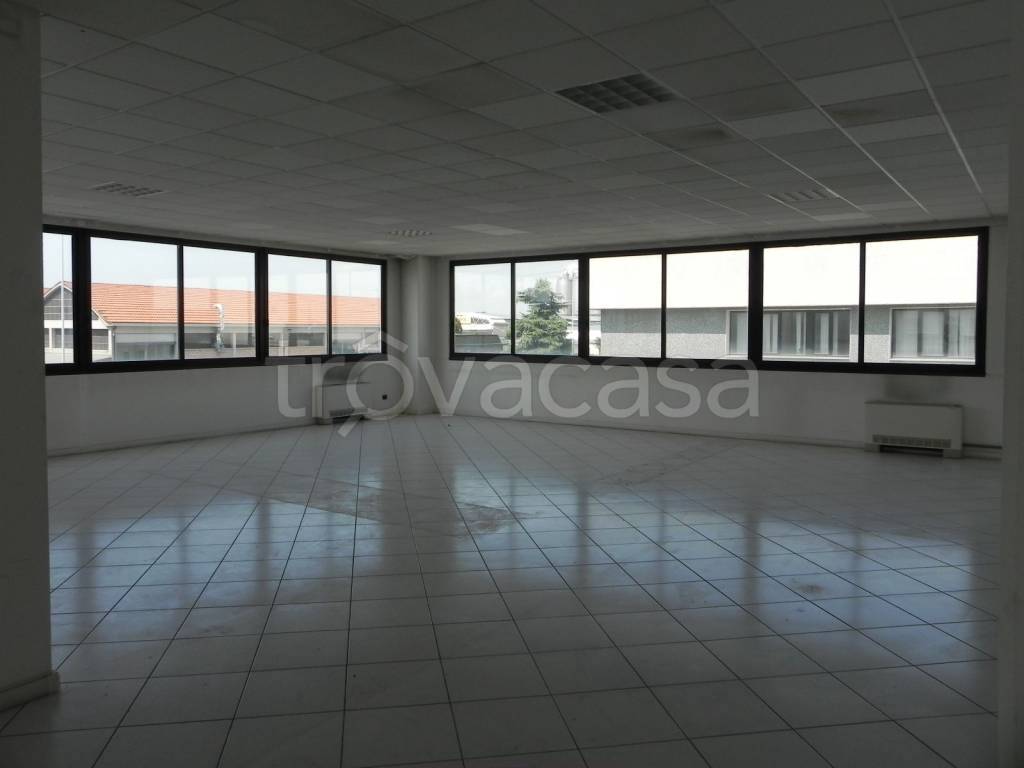 negozio in affitto a Forlì in zona Coriano