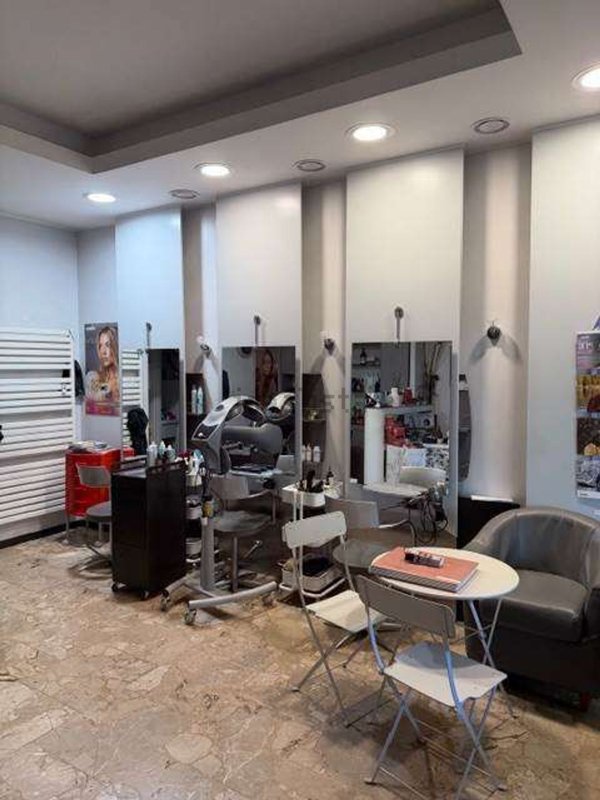 locale commerciale in affitto a Forlì