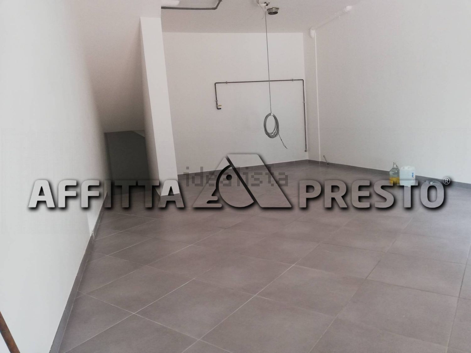 locale commerciale in affitto a Forlì