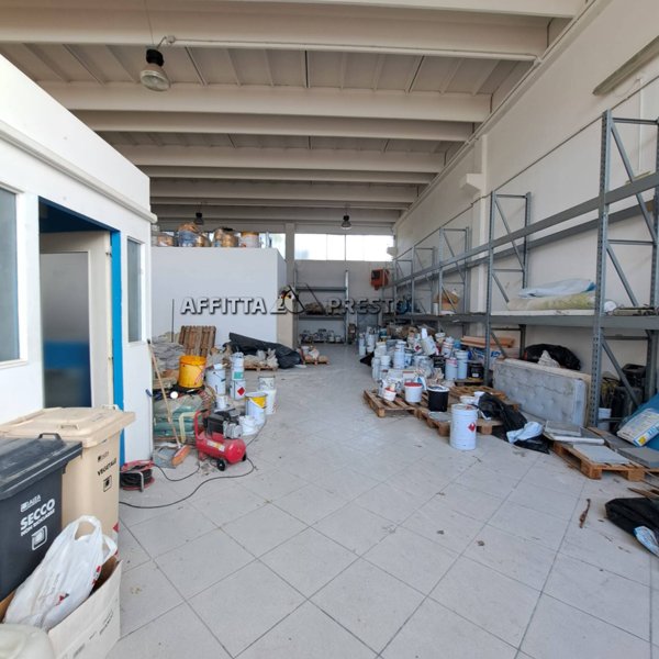 locale commerciale in affitto a Forlì in zona Coriano