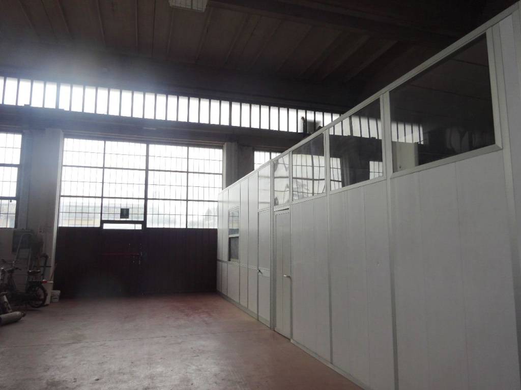 locale commerciale in affitto a Forlì in zona Coriano