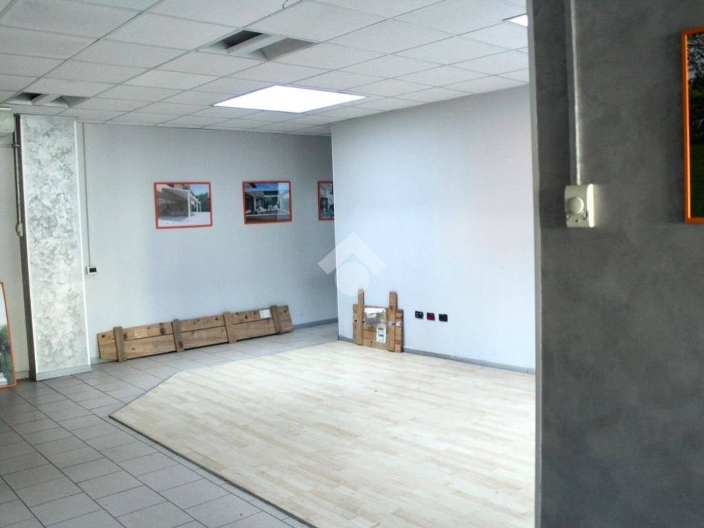 ufficio in affitto a Forlì in zona Coriano