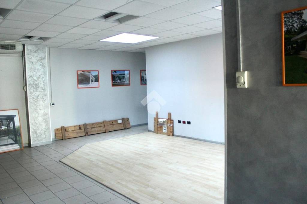 ufficio in affitto a Forlì in zona Coriano