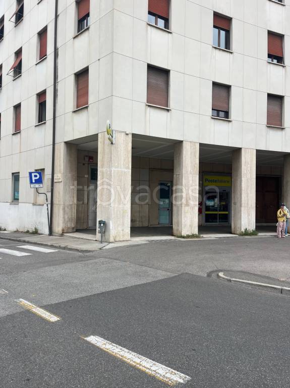 negozio in affitto a Forlì