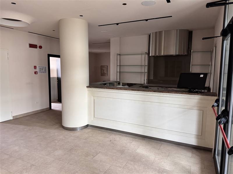 locale commerciale in affitto a Forlì