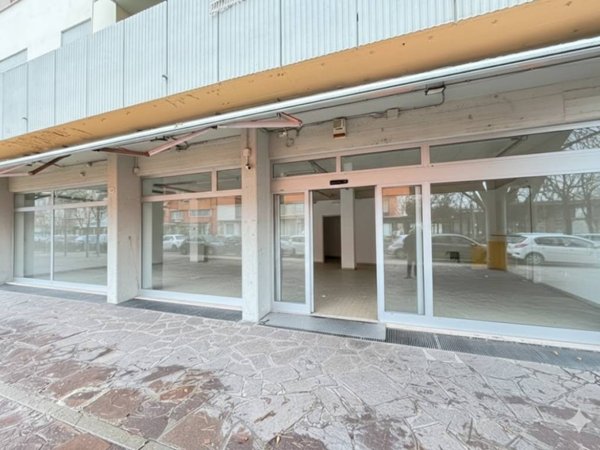 negozio in affitto a Forlì in zona Coriano