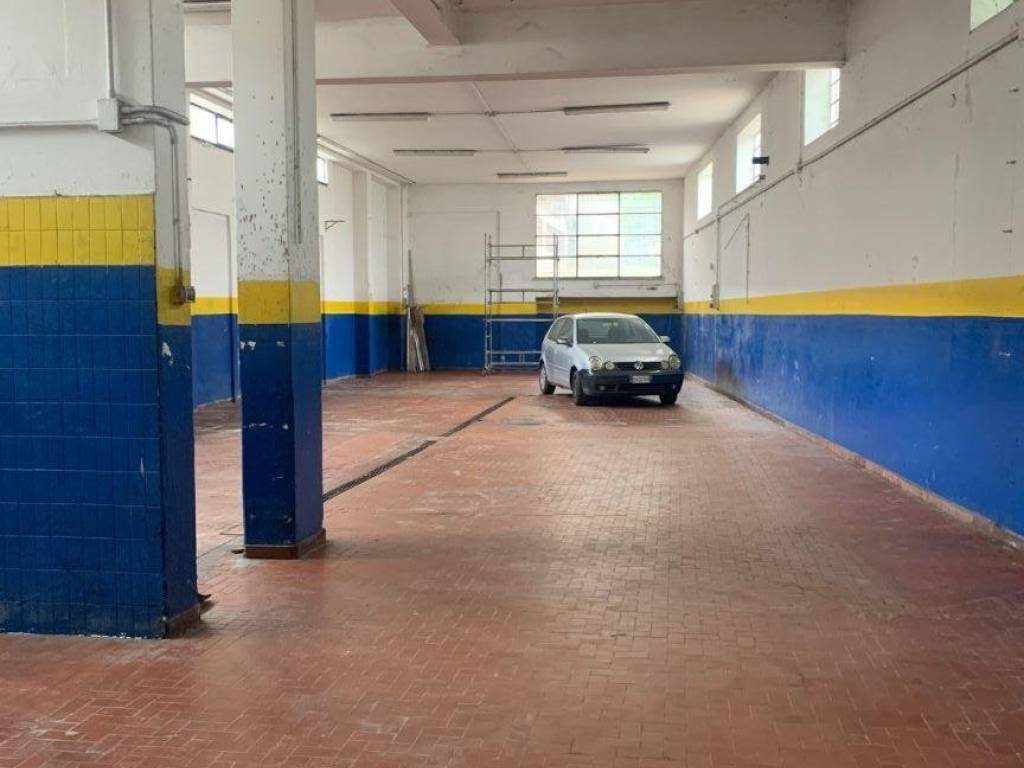 locale commerciale in affitto a Forlì