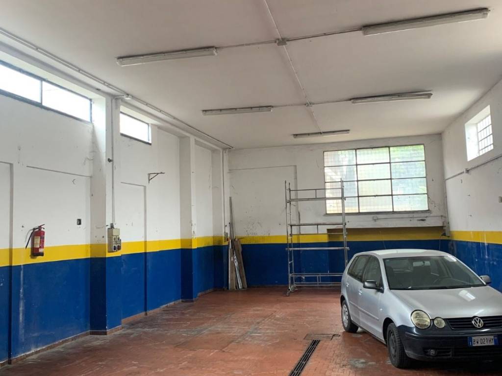 locale commerciale in affitto a Forlì