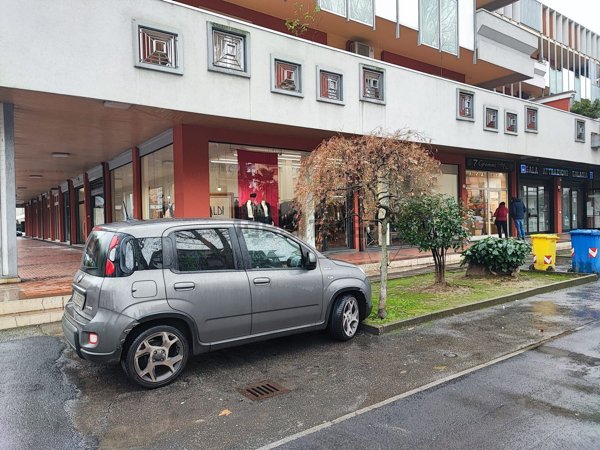 negozio in affitto a Forlì