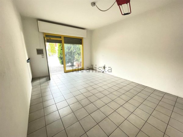 negozio in affitto a Forlì in zona Vecchiazzano