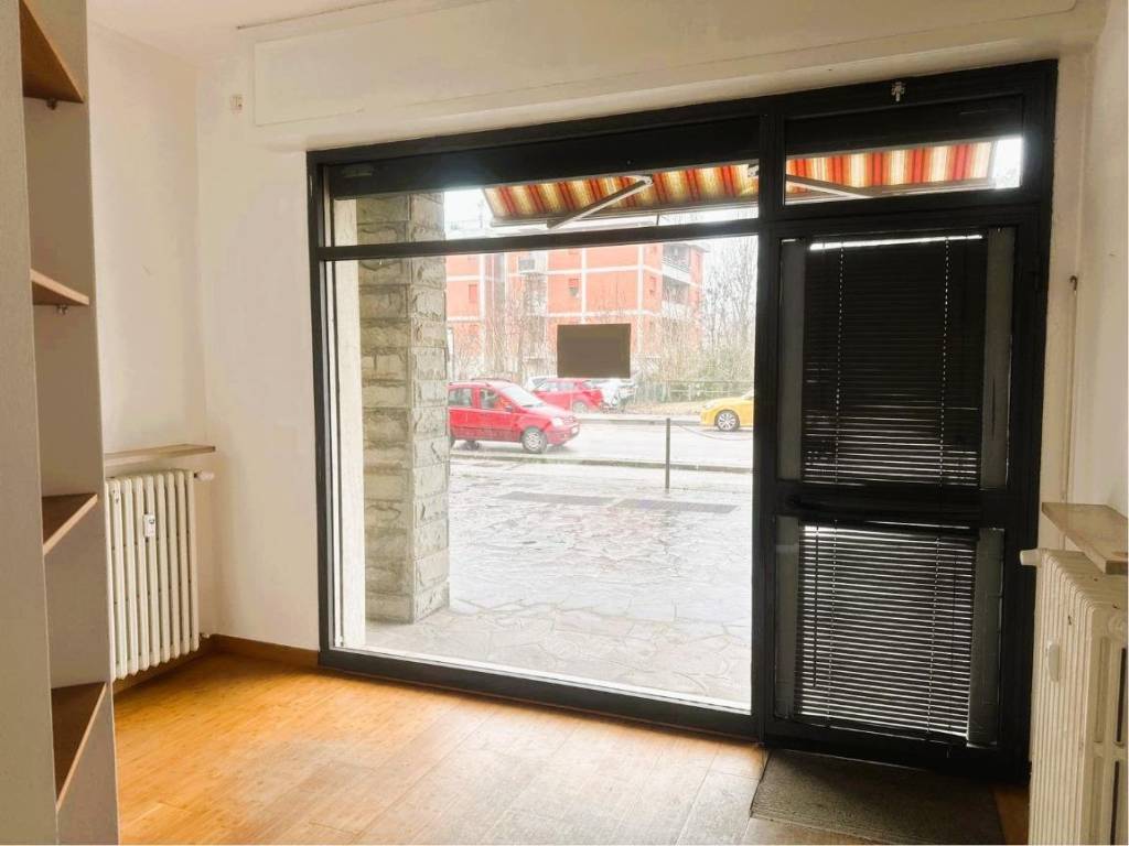 negozio in affitto a Forlì in zona Cà Ossi