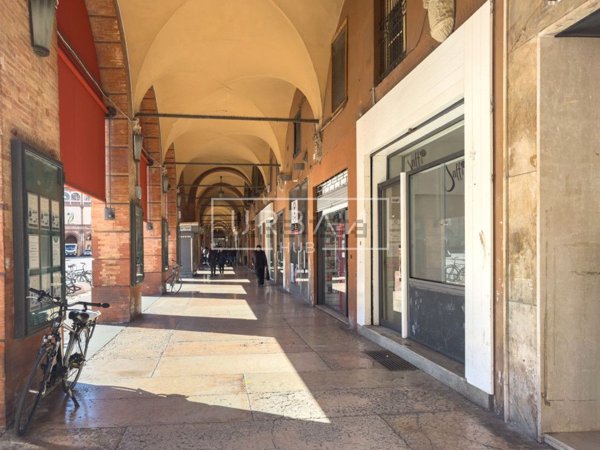 locale commerciale in affitto a Forlì in zona Centro Storico