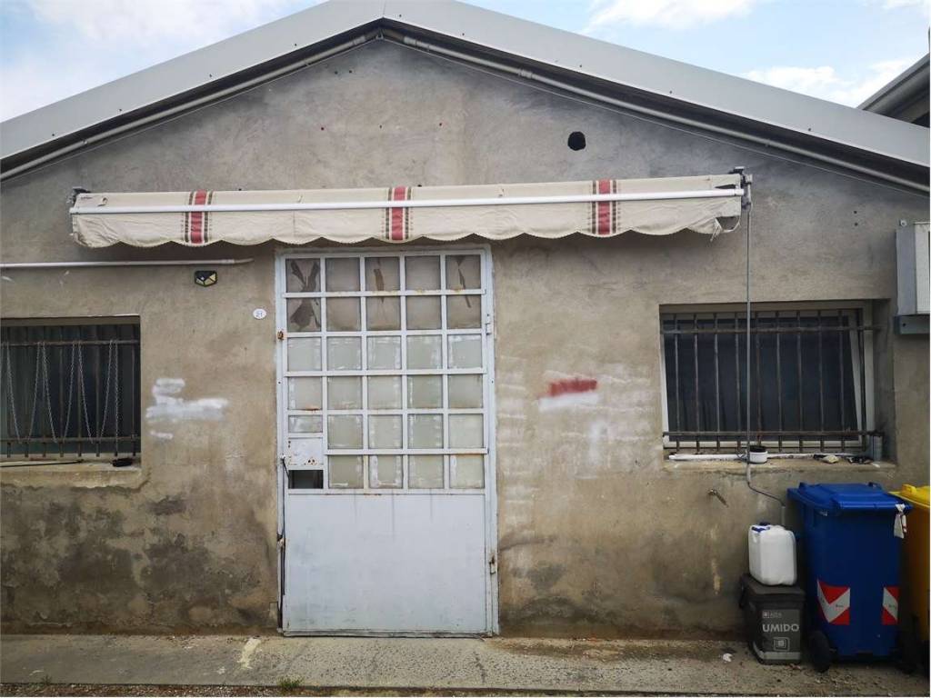 locale commerciale in affitto a Forlì in zona Carpena