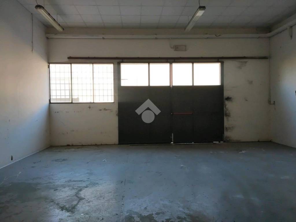 locale commerciale in affitto a Forlì in zona Coriano