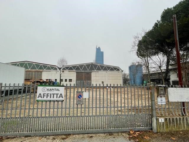 locale commerciale in affitto a Forlì in zona San Giorgio