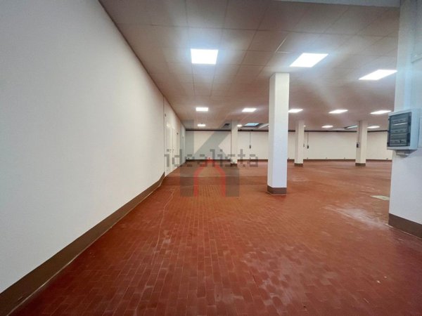 locale commerciale in affitto a Forlì in zona Romiti