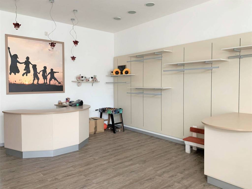 negozio in affitto a Forlì in zona Cava