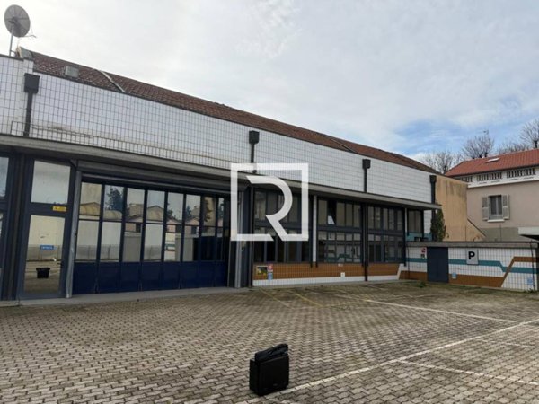 locale commerciale in affitto a Forlì