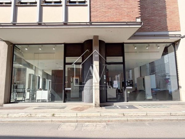 negozio in affitto a Forlì