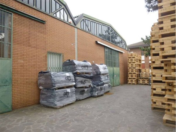 locale commerciale in affitto a Forlì