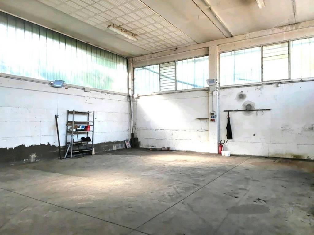 locale commerciale in affitto a Forlì in zona Carpena