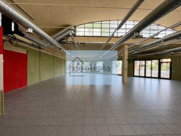 negozio in affitto a Forlì
