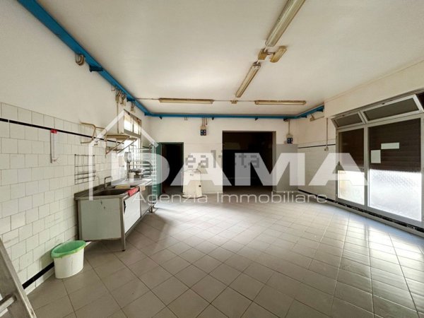 locale commerciale in affitto a Forlì in zona Centro Storico