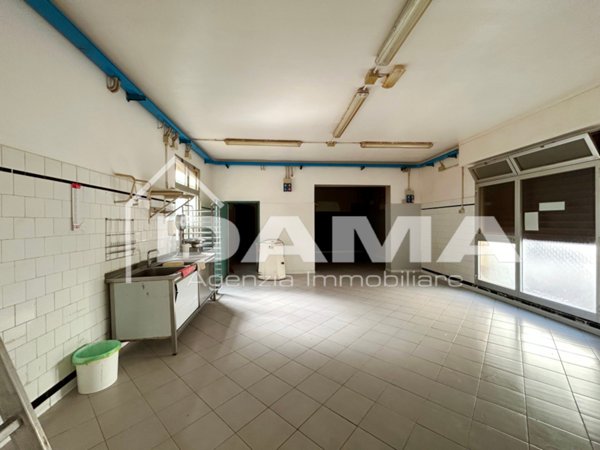locale commerciale in affitto a Forlì in zona Centro Storico