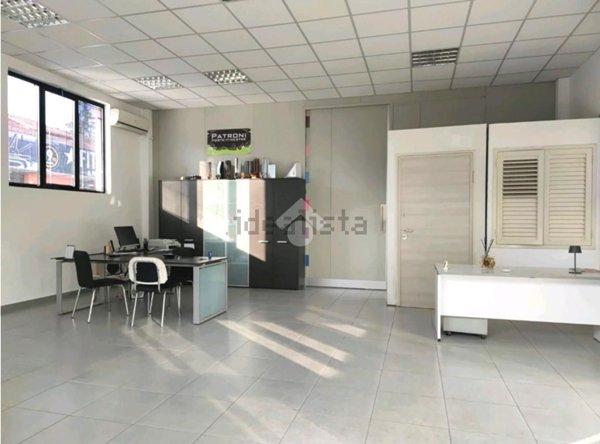 locale commerciale in affitto a Forlì