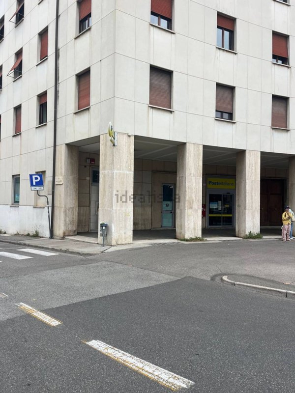 locale commerciale in affitto a Forlì