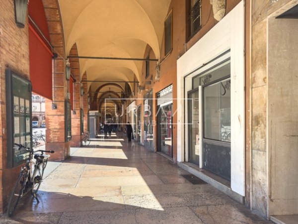 locale commerciale in affitto a Forlì in zona Centro Storico
