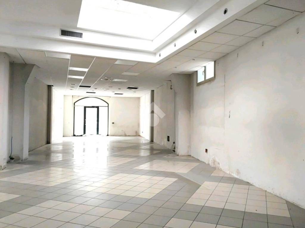 negozio in affitto a Forlì in zona Centro Storico