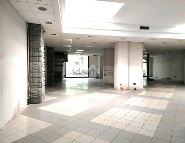 negozio in affitto a Forlì