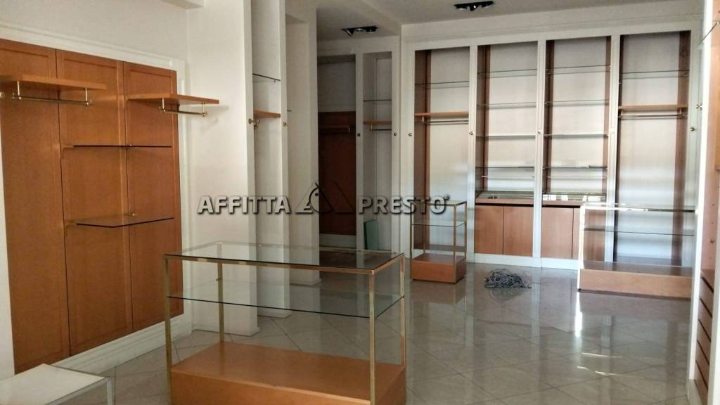 negozio in affitto a Forlì in zona Centro Storico