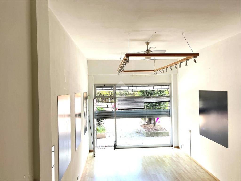 negozio in affitto a Forlì in zona Cà Ossi