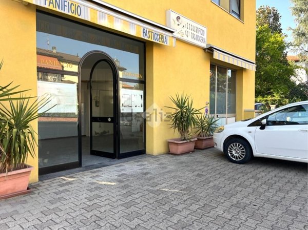 locale commerciale in affitto a Forlì in zona Ronco