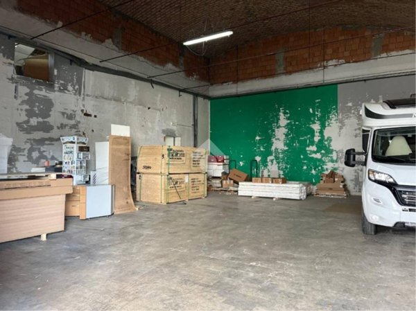 locale commerciale in affitto a Forlì in zona Musicisti / Grandi Italiani