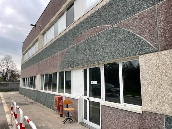 locale commerciale in affitto a Forlì in zona Coriano