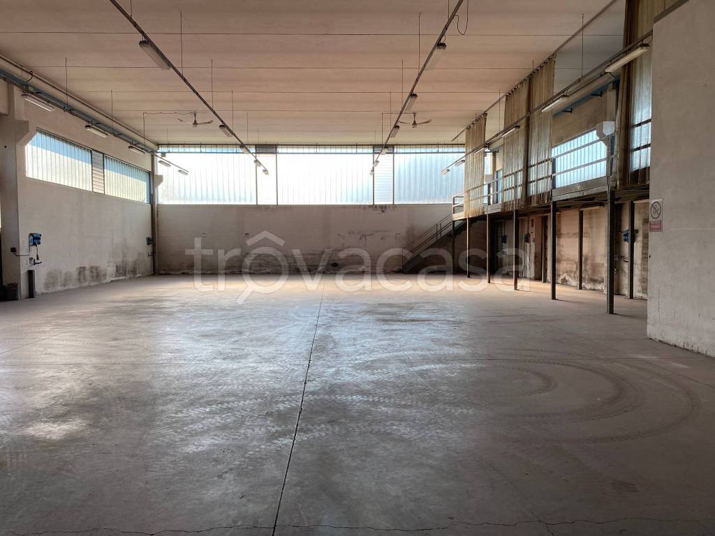 locale commerciale in affitto a Forlì in zona Coriano
