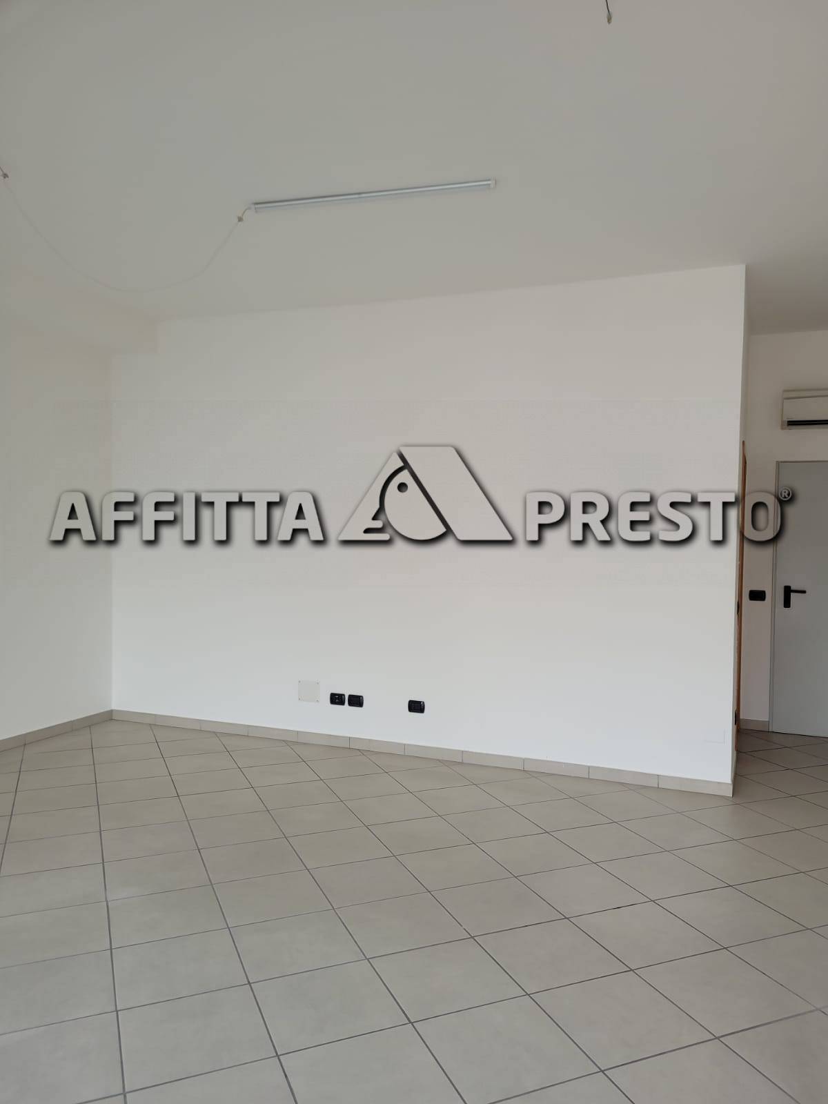 locale commerciale in affitto a Forlimpopoli