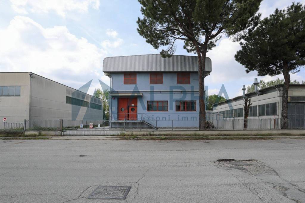 locale commerciale in affitto a Forlimpopoli