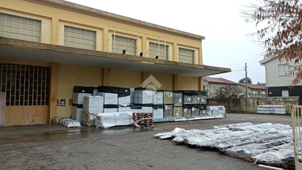 locale commerciale in affitto a Gambettola