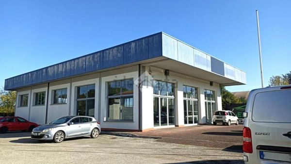 locale commerciale in affitto a Gambettola