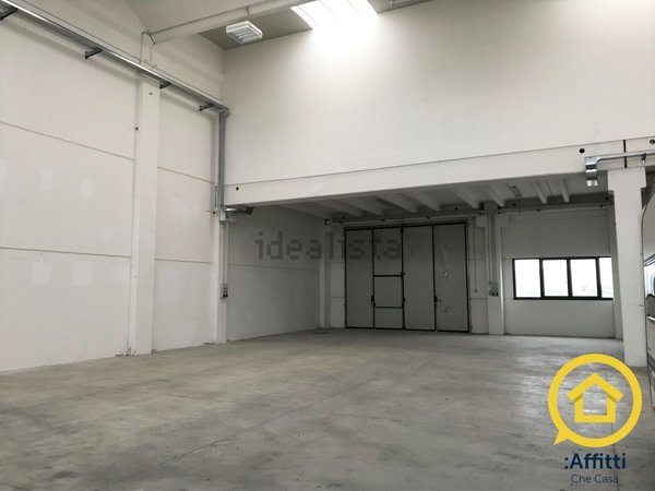 capannone in affitto a Longiano in zona Crocetta